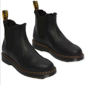 NWT Dr. Martens size 7W Style 2976 black faux fur lined Chelsea boots
